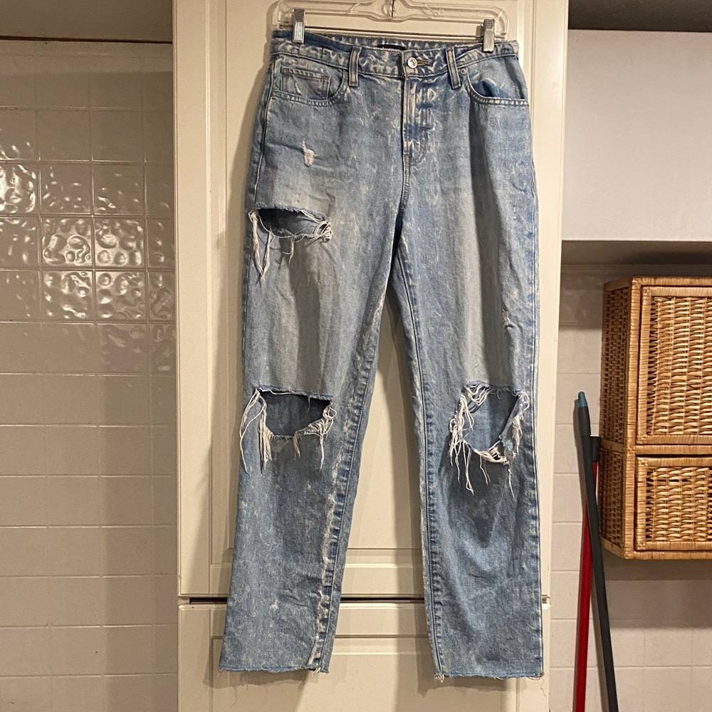 Express Light Blue Distressed boyfriend midrise Jeans size 8 12:19